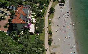 Hotel Baia Azzurra - Lake Front